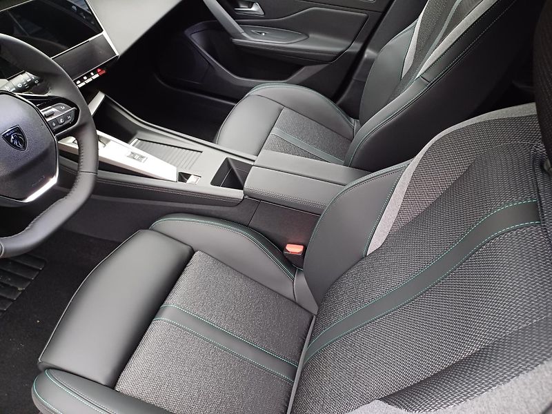 Peugeot 308 (2026) SW ALLURE BlueHDi 130 EAT8  - fotka 14 z 21