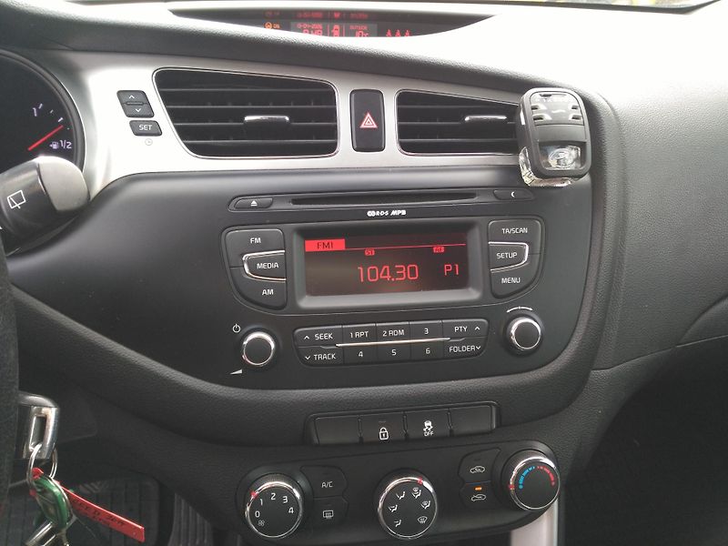 Kia Ceed 1,4i + LPG - fotka 17 z 26