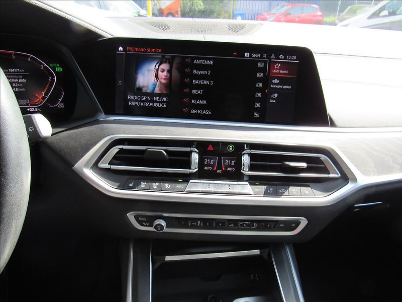 BMW X7 3,0 d xDrive30d 195 kW 7 míst - fotka 16 z 44