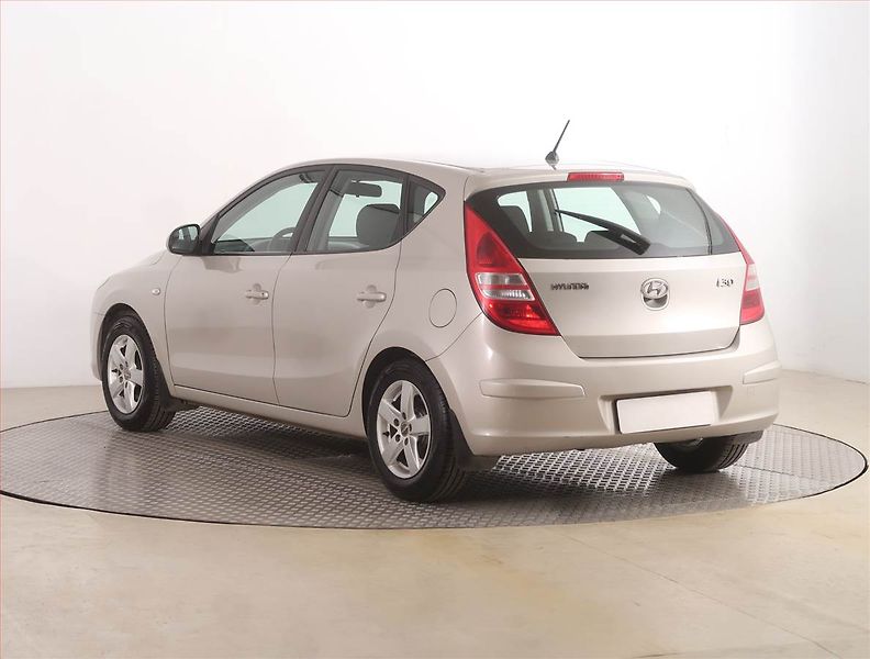 Hyundai i30 (2009) 1.4 CVVT - fotka 4 z 16