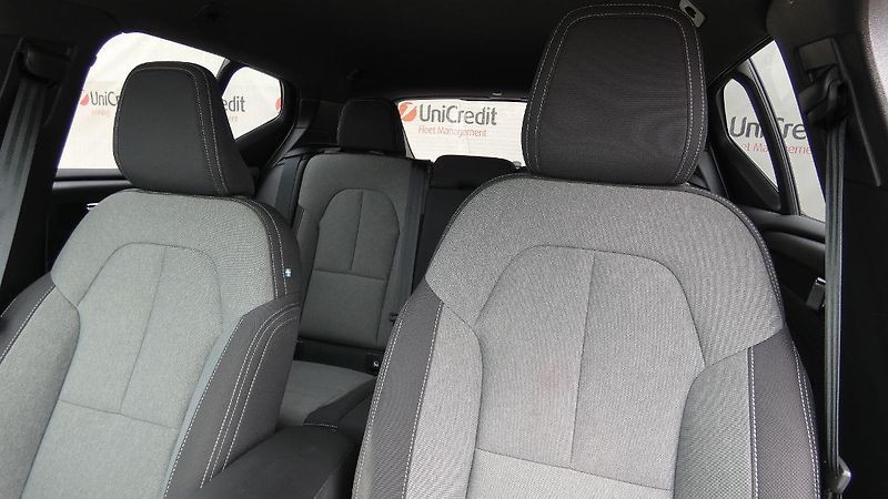 Volvo XC40 B3 PLUS DARK - fotka 7 z 23