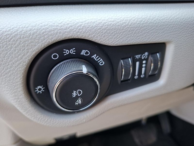 Chrysler Pacifica (2018) 3,6L Hybrid, krásný stav  - fotka 19 z 45