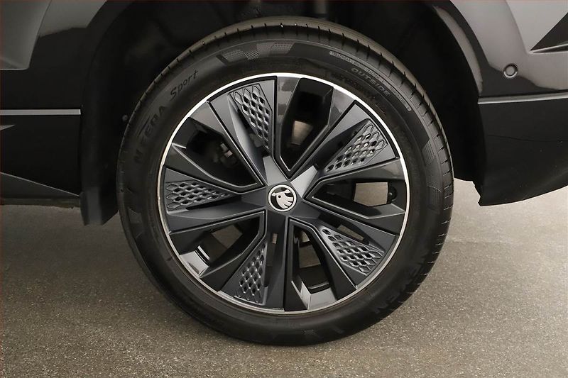 Škoda Karoq (2025) 1.5 TSI, SPORTLINE, AUTOMAT - fotka 18 z 18