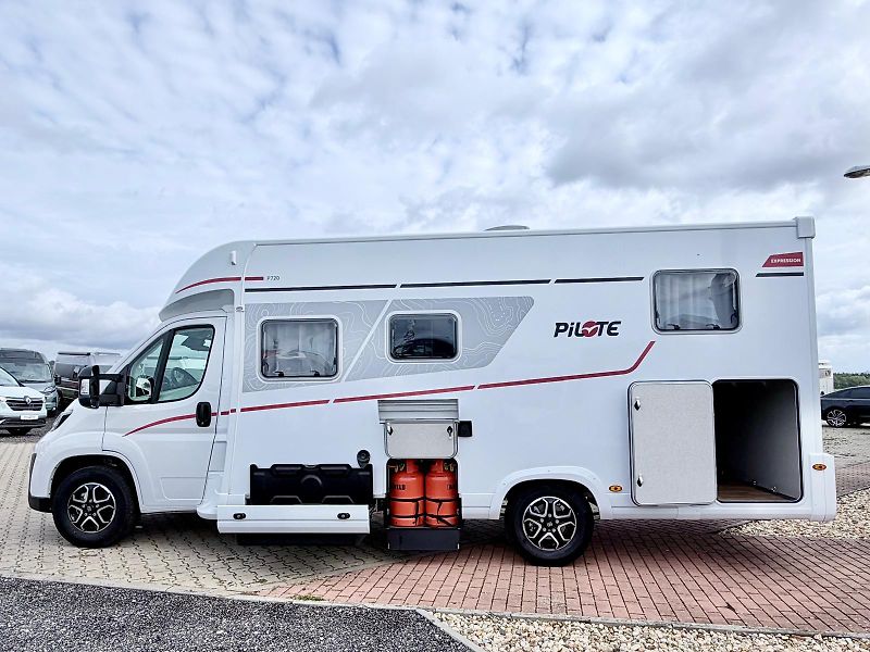 Pilote Ostatní P720FGJ Expression - fotka 3 z 35