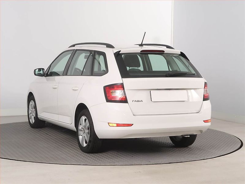 Škoda Fabia (2020) 1.0 TSI, ČR,1.maj - fotka 4 z 14