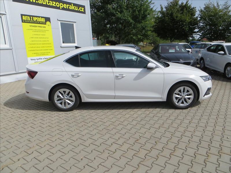 Škoda Octavia 2,0 TDI Style ČR Kamera Výhřev - fotka 11 z 29