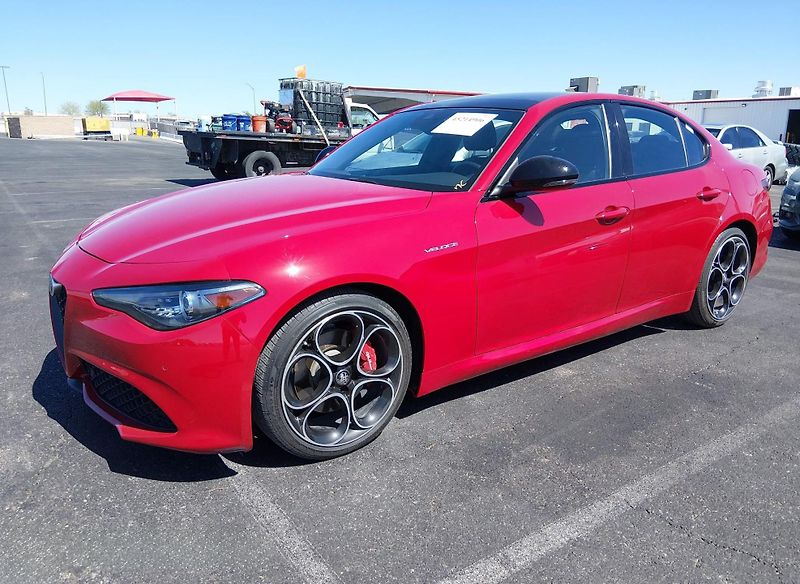 Alfa Romeo Giulia (2023) Auto na cestě - fotka 2 z 11