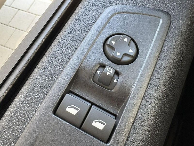 Toyota ProAce Verso 2,2 L1 2,0D AT8 7S VIP - fotka 13 z 37