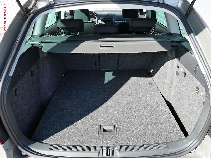 Škoda Octavia (2011) 1.4 TSi, Family, DSG, xenon - fotka 7 z 18