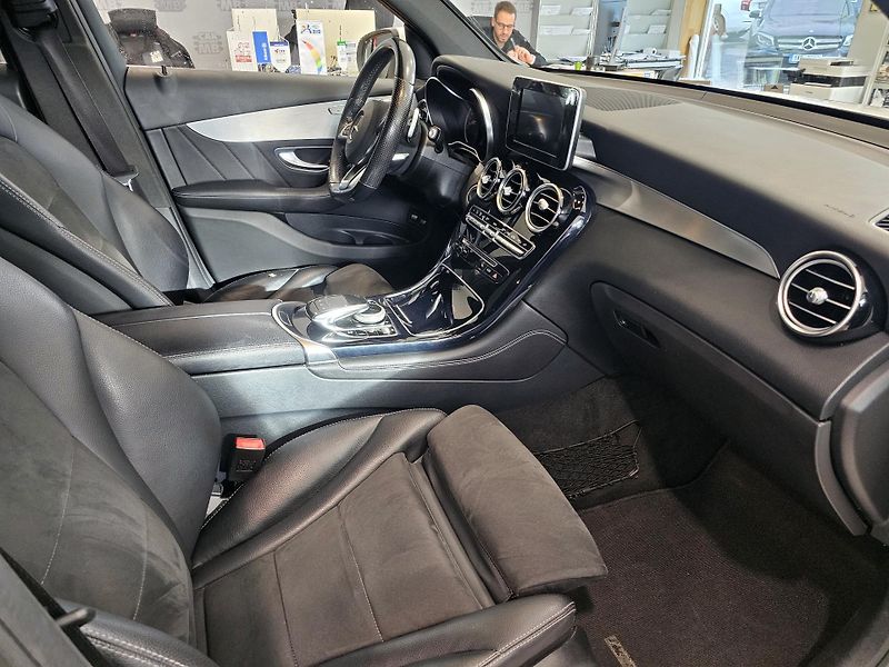 Mercedes-Benz GLC 220d 4M AMG Burmester tažné - fotka 13 z 17