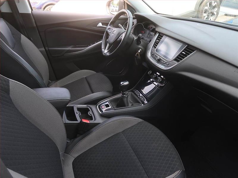 Opel Grandland X (2019) 1.2 Turbo, Serv.kniha, Kůže - fotka 9 z 15