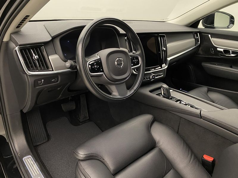 Volvo V90 B4 MOMENTUM AUT  - fotka 3 z 45