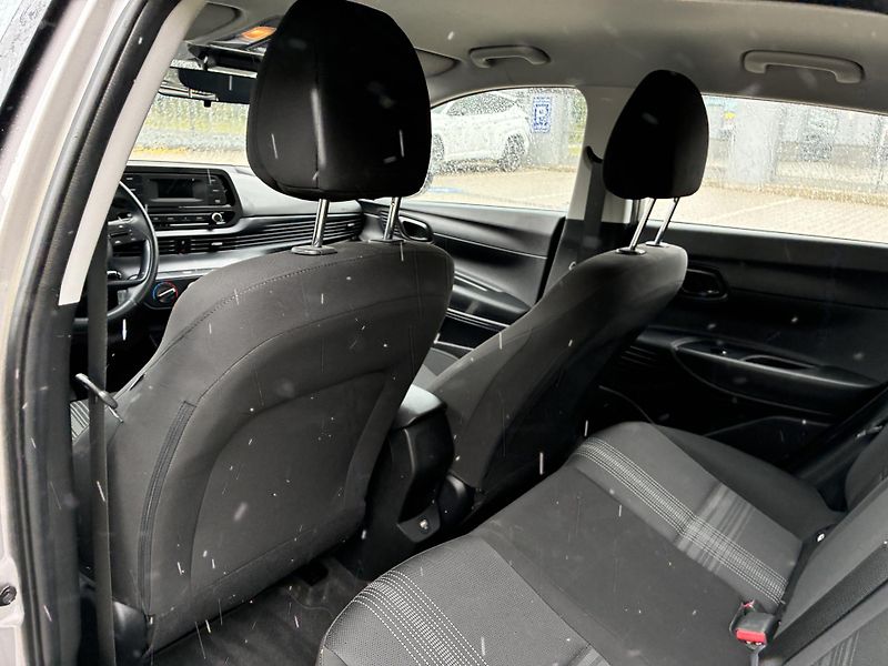Hyundai i20 1.2i 62kW COMFORT REZERVACE - fotka 12 z 28