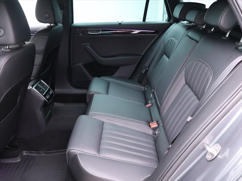 Škoda Superb 2,0 TDI 147kW CZ 4x4 L&K DSG D - fotka 17 z 52