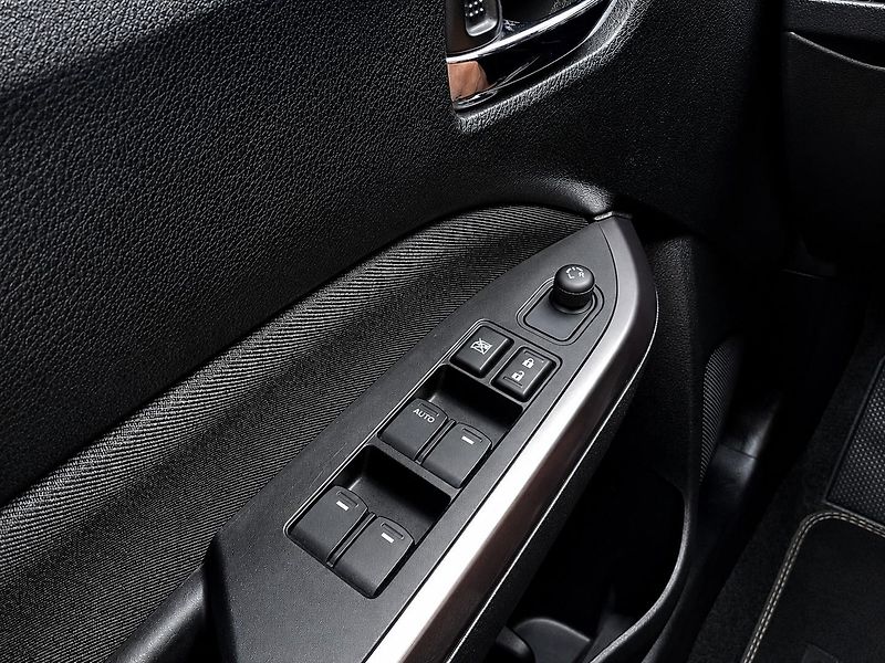 Suzuki Vitara (2021) 1.4 BoosterJet Hybrid - fotka 26 z 33