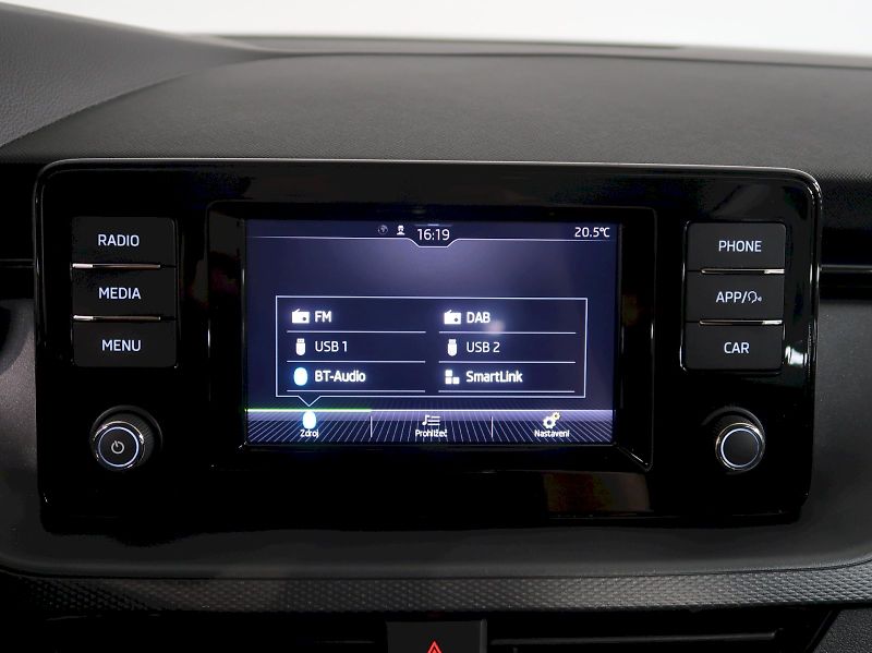 Škoda Kamiq (2023) AMBITION 1.0TSI 81KW TAŽNÉ - fotka 23 z 36