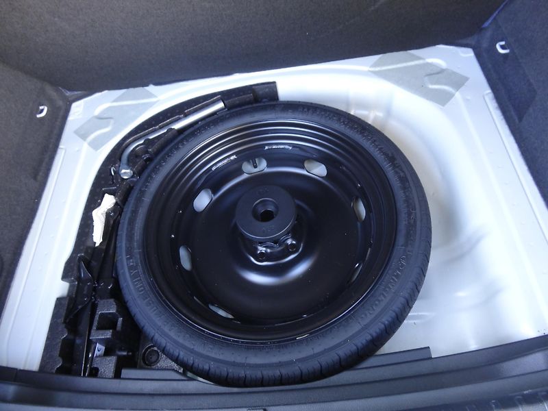 Škoda Karoq 1.5TSi DSG taž.zař. Plná nádrž - fotka 31 z 50