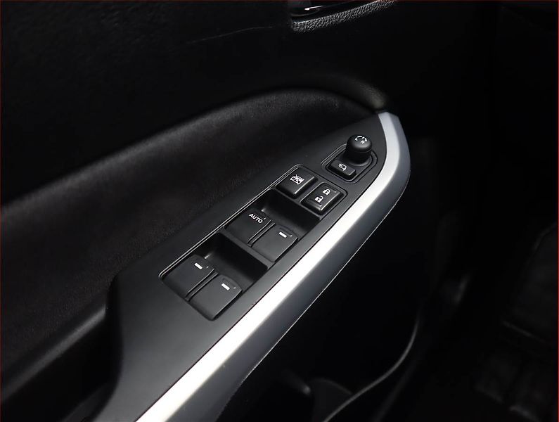Suzuki Vitara (2017) 1.4 BoosterJet, 4X4, ČR,1.maj - fotka 17 z 19