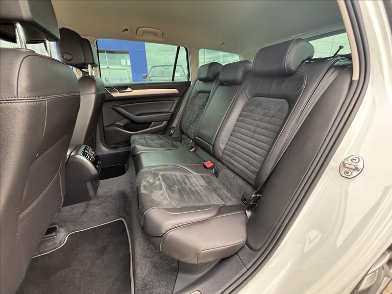 Volkswagen Passat 2,0 TDI 110kW BMT Highline - fotka 13 z 33