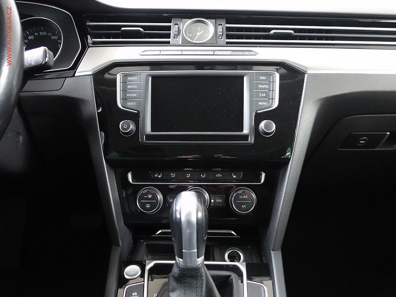 Volkswagen Passat (2015) 2.0TDI 4x4, ČR, DSG, navi - fotka 14 z 23