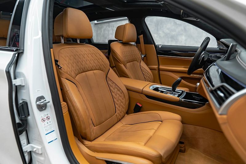 BMW Ostatní Li xDrive - fotka 30 z 32