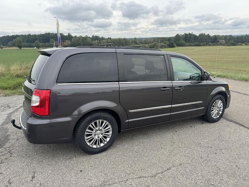 Chrysler Town & Country (2016) 3.6 V6 DOL. KM,SERVSNI KN - fotka 8 z 31
