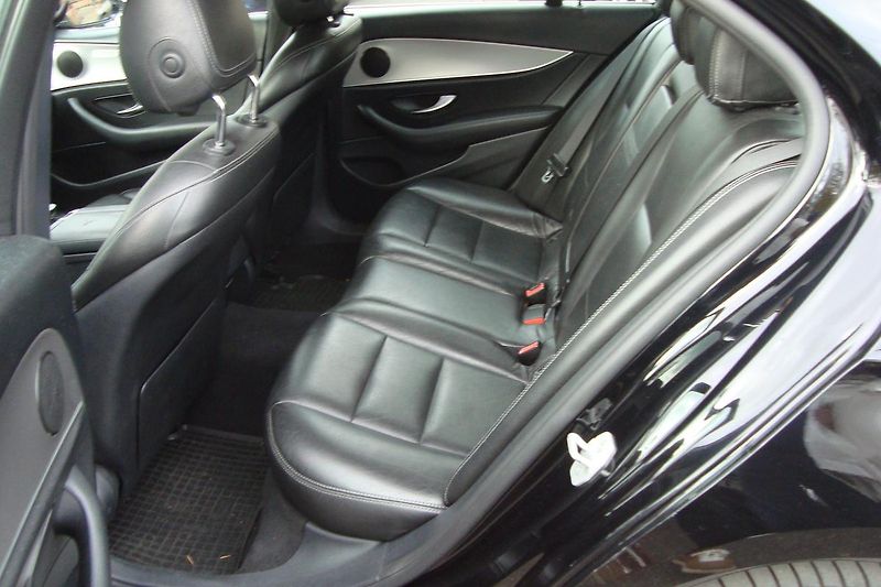 Mercedes-Benz Třídy E (2016) 220 CDi, ČR, Pravidelný servis - fotka 32 z 63