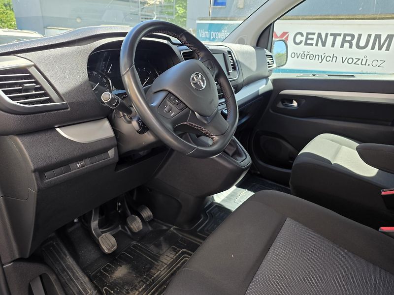 Toyota Verso 1.5-8MÍST-1.MAJITEL-KLIMA - fotka 12 z 15