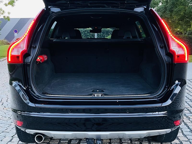 Volvo XC60 2.0D 5VÁLEC AUT TAŽNÉ VÝHŘEV - fotka 19 z 43