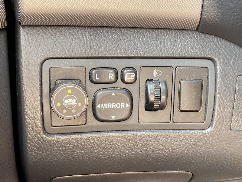 Toyota Avensis 1.8iLPG, manual,tažné,nová STK - fotka 13 z 16