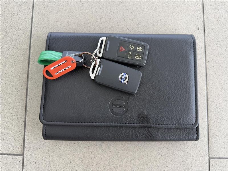Volvo V60 2,0 D, Automat, pouze 93tkm - fotka 29 z 29