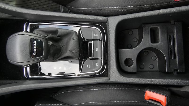 Škoda Karoq 1,5 TSI DSG Style - fotka 17 z 22