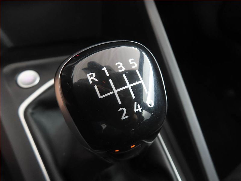 Volkswagen Golf (2021) Life 2.0 TDI, ČR,1.maj - fotka 13 z 15