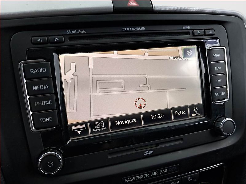 Škoda Superb (2013) 2.0 TDI, 4X4, Xenony - fotka 13 z 21
