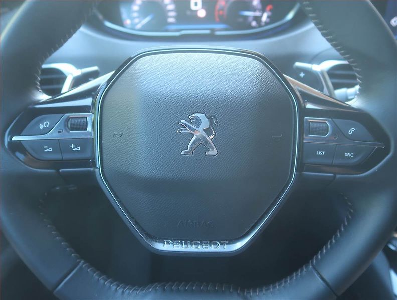 Peugeot 3008 (2023) Active Pack 1.2 PureTech - fotka 17 z 17