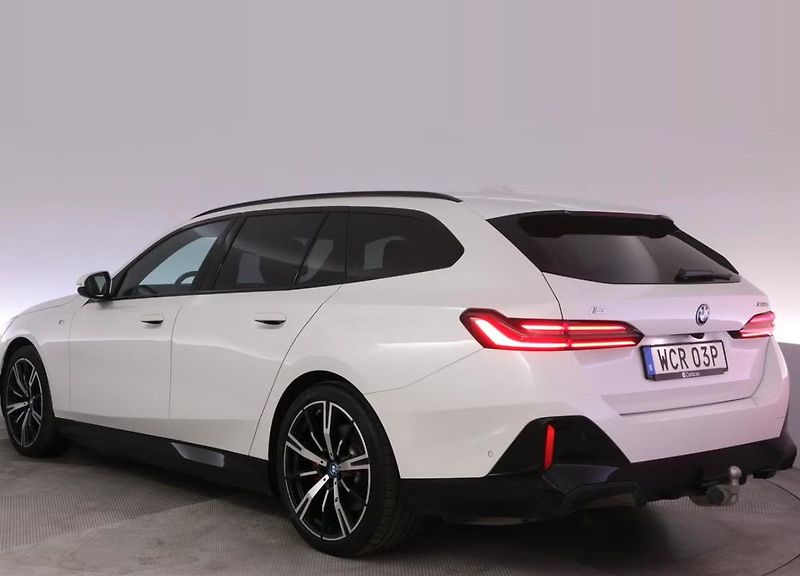 BMW i5 xDrive40 Touring M SoH 96% Taž - fotka 3 z 26