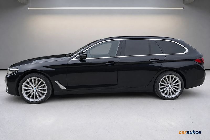BMW Řada 5 530d xDrive AT Touring - fotka 3 z 71