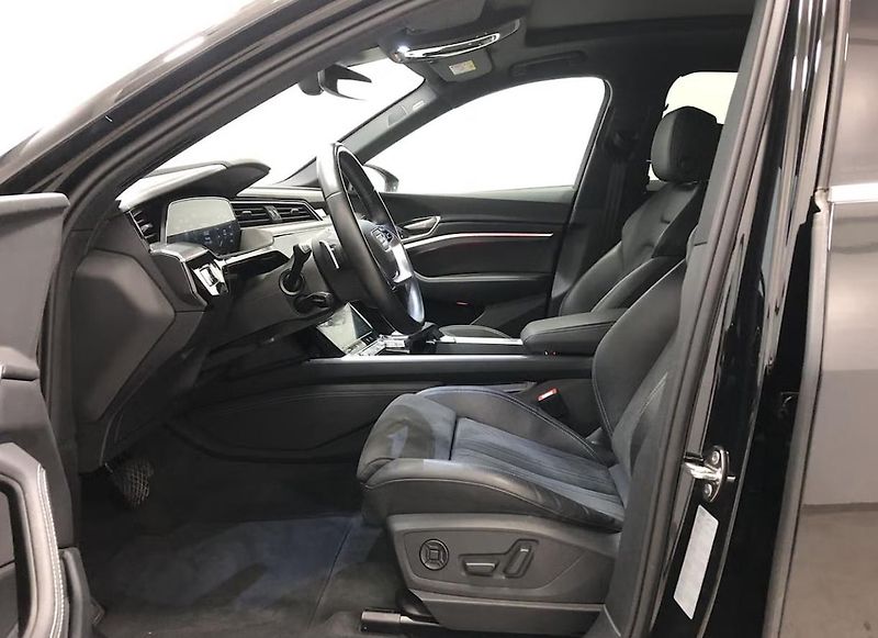 Audi Q8 e-tron 55 Sportback Q 360 Matrix Pano - fotka 5 z 12