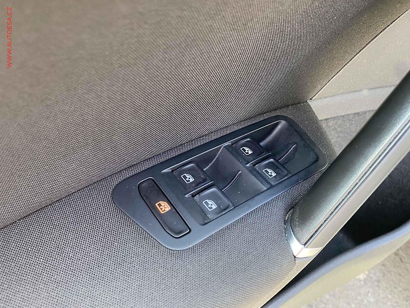 Volkswagen Golf (2020) 1.5 TSi, Comfortline, LED, - fotka 13 z 19