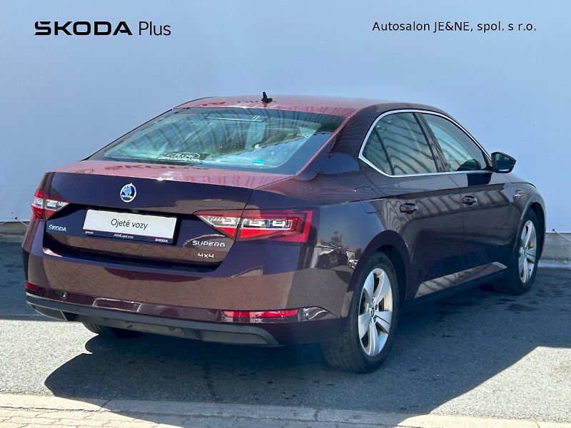 Škoda Superb (2016) Laurin & Klement 2.0 TDI 140kW - fotka 2 z 35