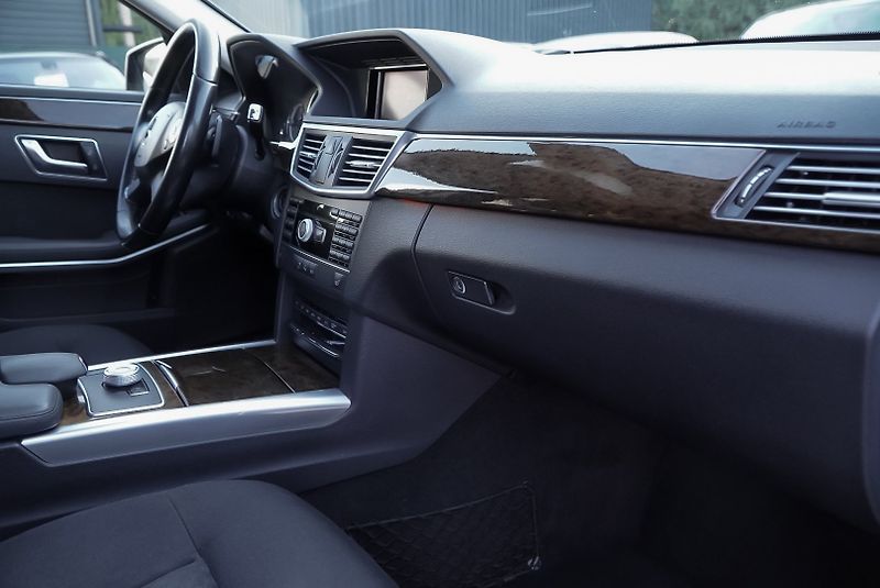 Mercedes-Benz Třídy E 220 CDI BlueEfficiency - fotka 18 z 29