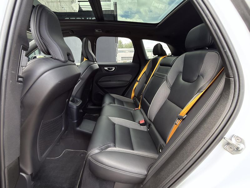 Volvo XC60 T8 AWD POLESTAR engineered - fotka 12 z 52