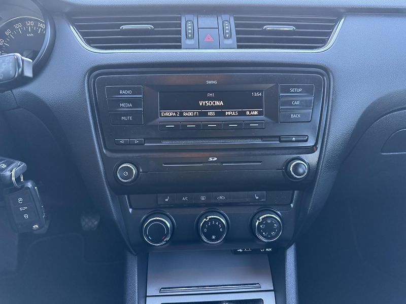 Škoda Octavia 1,4TSI 103kW Ambiente - fotka 16 z 21