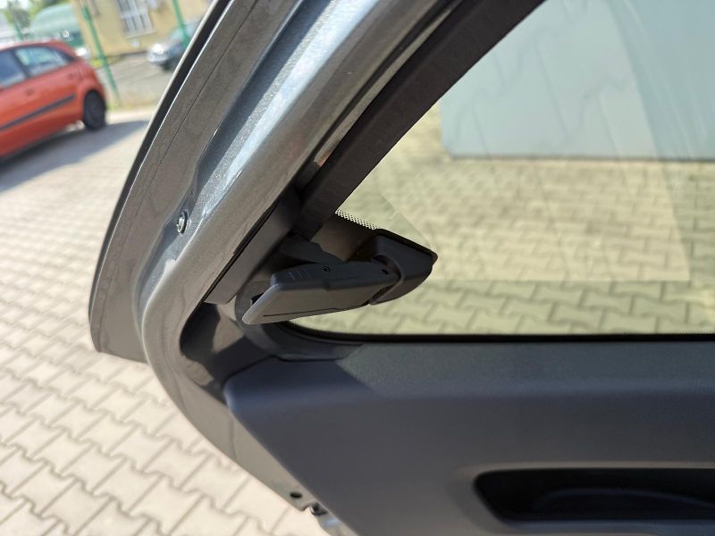 Citroën C4 Cactus 1.6 BlueHDi 73kW - fotka 23 z 27