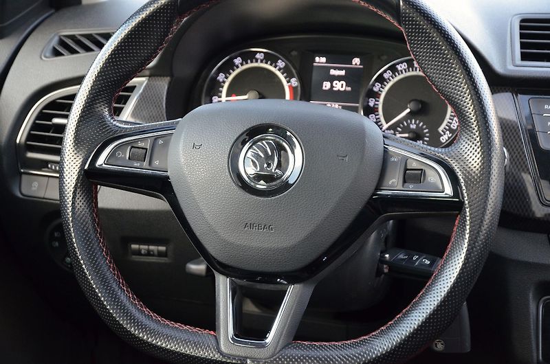 Škoda Fabia (2018) Monte Carlo 1.0 TSi PANORAMA - fotka 17 z 37