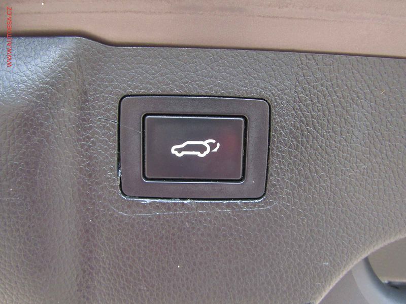 Hyundai Santa Fe (2015) 2.2 CRDi 4x4, 7míst, ČR, AT - fotka 25 z 25