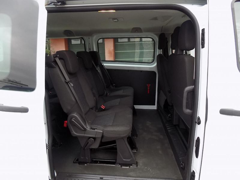 Ford Transit Custom 2,2 TDCI 92 KW L2H1 9 MÍST - fotka 27 z 50