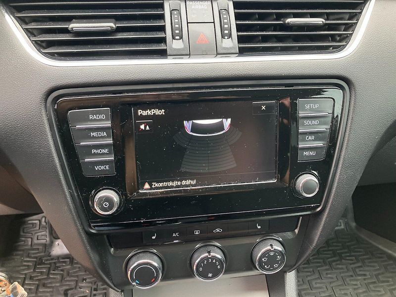 Škoda Octavia (2015) 1.6TDI 81kW VÝHŘEV SED TAŽNÉ - fotka 23 z 23