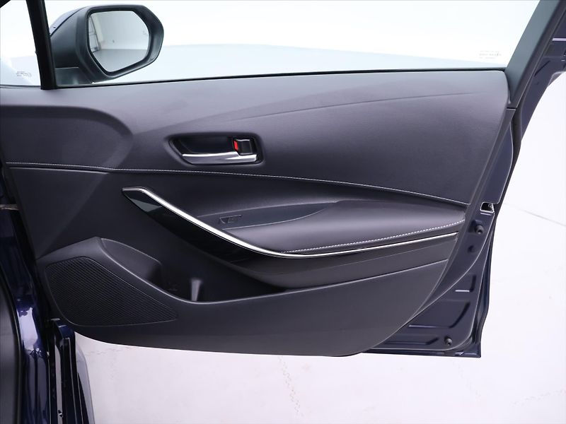 Toyota Corolla 2,0 HEV Executive Sport CZ DPH - fotka 13 z 38