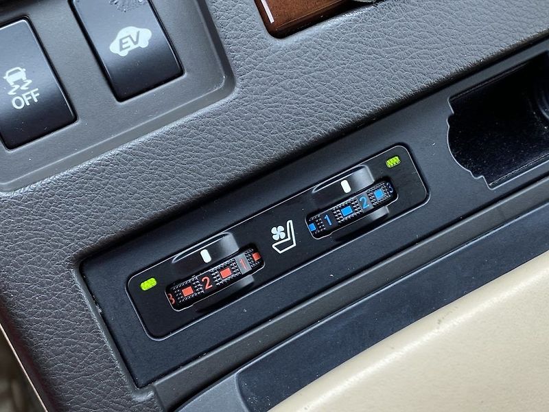 Lexus RX 450h 3.5HSD, ČR, navi, tažné, 4x4 - fotka 30 z 41